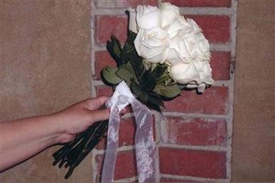 Floral arrangements and photos copyright � Jen's Blossoms 2004