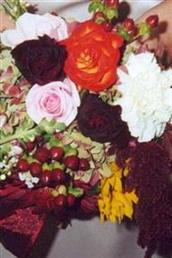 Floral arrangements and photos copyright � Jen's Blossoms 2004