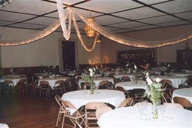 Floral arrangements and photos copyright � Jen's Blossoms 2004