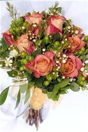 Floral arrangements and photos copyright � Jen's Blossoms 2004