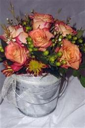 Floral arrangements and photos copyright � Jen's Blossoms 2004